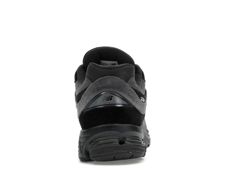 New Balance Men's 2002R Black Dark Grey,