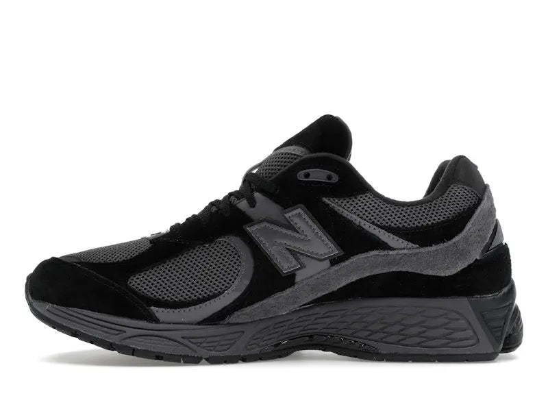 New Balance Men's 2002R Black Dark Grey,